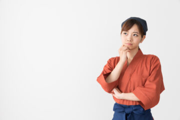 悩む女性